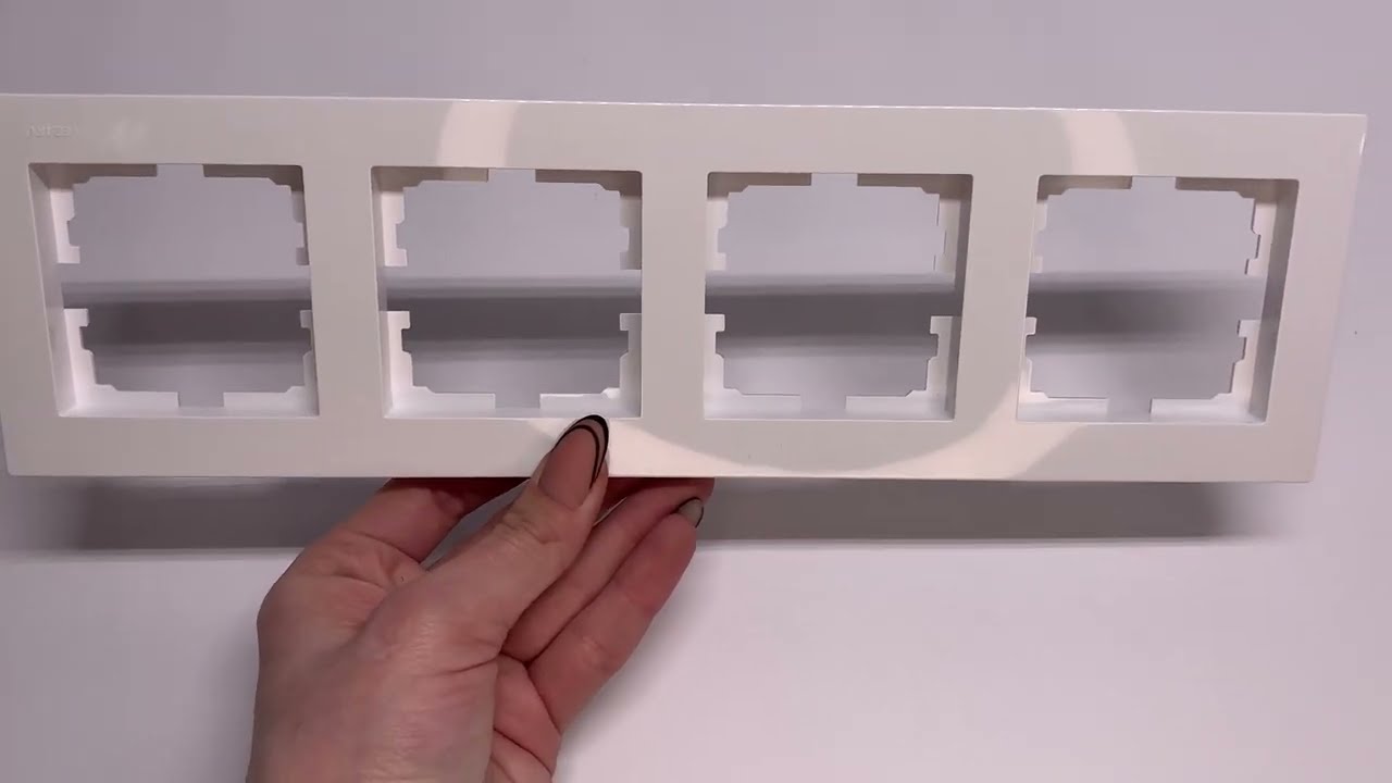 Рамка четверная горизонтальная LEZARD Vesna белый 742-0200-149