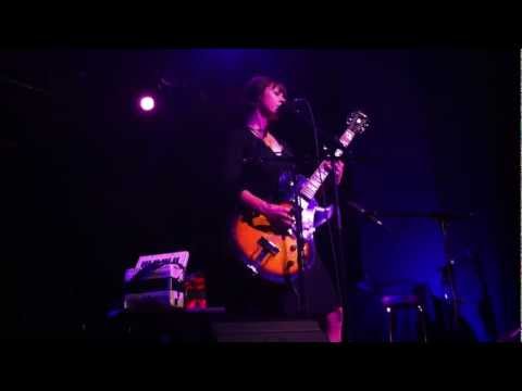 WENDY MCNEILL - Toss It Away (Wien, Blue Bird Festival, 2011.11.25)