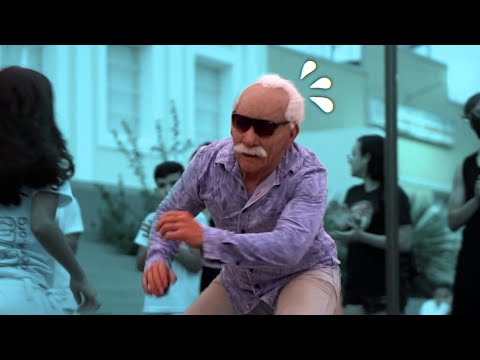 Old Man Capoeira Prank - Vovô jogando capoeira
