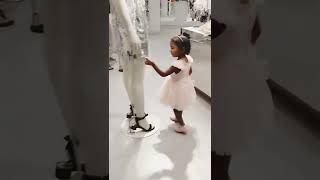 Download lagu shake  hands to aunty 🤝 #funny #cute #baby #babygirl #shorts #youtubeshorts mp3
