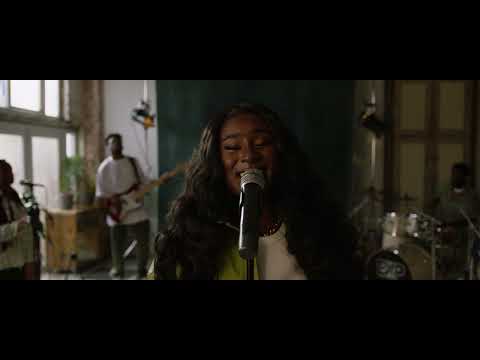 Laura Ehio - Closer (live performance)