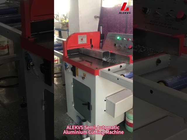 Vídeo de la máquina cortadora de aluminio semiautomática ALEKVS