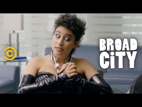 The Ethical Dilemma Behind Ilana’s Phone Wigs Start-Up - Broad City