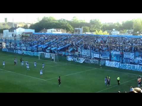 "Temperley vistió de fiesta el barrio de Sarandí | â™«â™ª Yo soy borracho de Temperley â™«â™ª" Barra: Los Inmortales • Club: Temperley