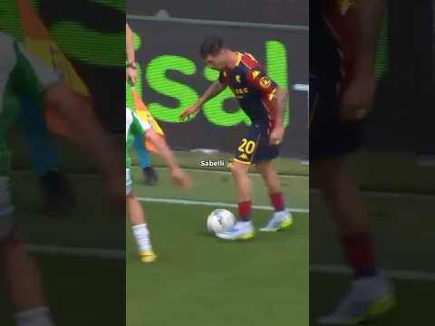 Double nutmeg 🥜 #Sabelli #SerieA #GenoaSassuolo