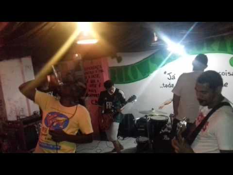 Derrube o Muro -  Ao vivo no Protestando & Resistindo #1