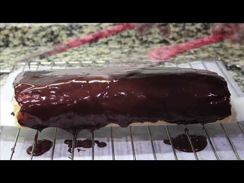 Brazo de nata con cobertura de chocolate