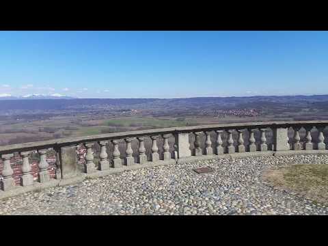 La Serra di Ivrea dalla balconata del castello di Masino