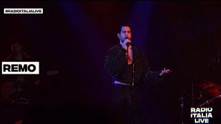 Mahmood singing Remo at RadioItalia live