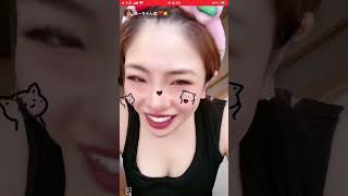 ライブ配信　タンクトップギャルの谷間　胸チラ　nipslip