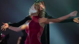 Whitney houston He’s got the whole world in his hands