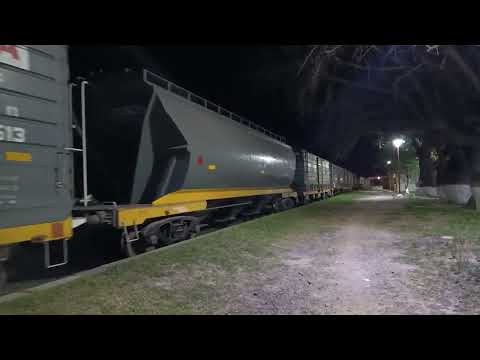 Alco (8253)+ Gr-12 (6596) con un Tren Cargado a su paso por "Estación Forres" en plena noche 🚂🌃