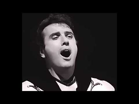 Franco Corelli RARE footage in Il Trovatore - Giuseppe Verdi