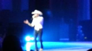 Justin Moore &#39;I&#39;d Want It To Be Yours&#39; Live