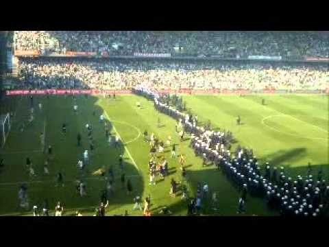 Rapid Wien - Austria Wien: Platzsturm am 22. Mai 2011