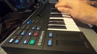 Video thumbnail for 【穎凱國際】Native Instruments Komplete Kontrol M32 Demo By Jay Hung by 穎凱國際 Sound Sketch