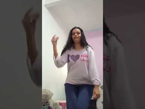 Trocando o look para ficar bonita em 321...