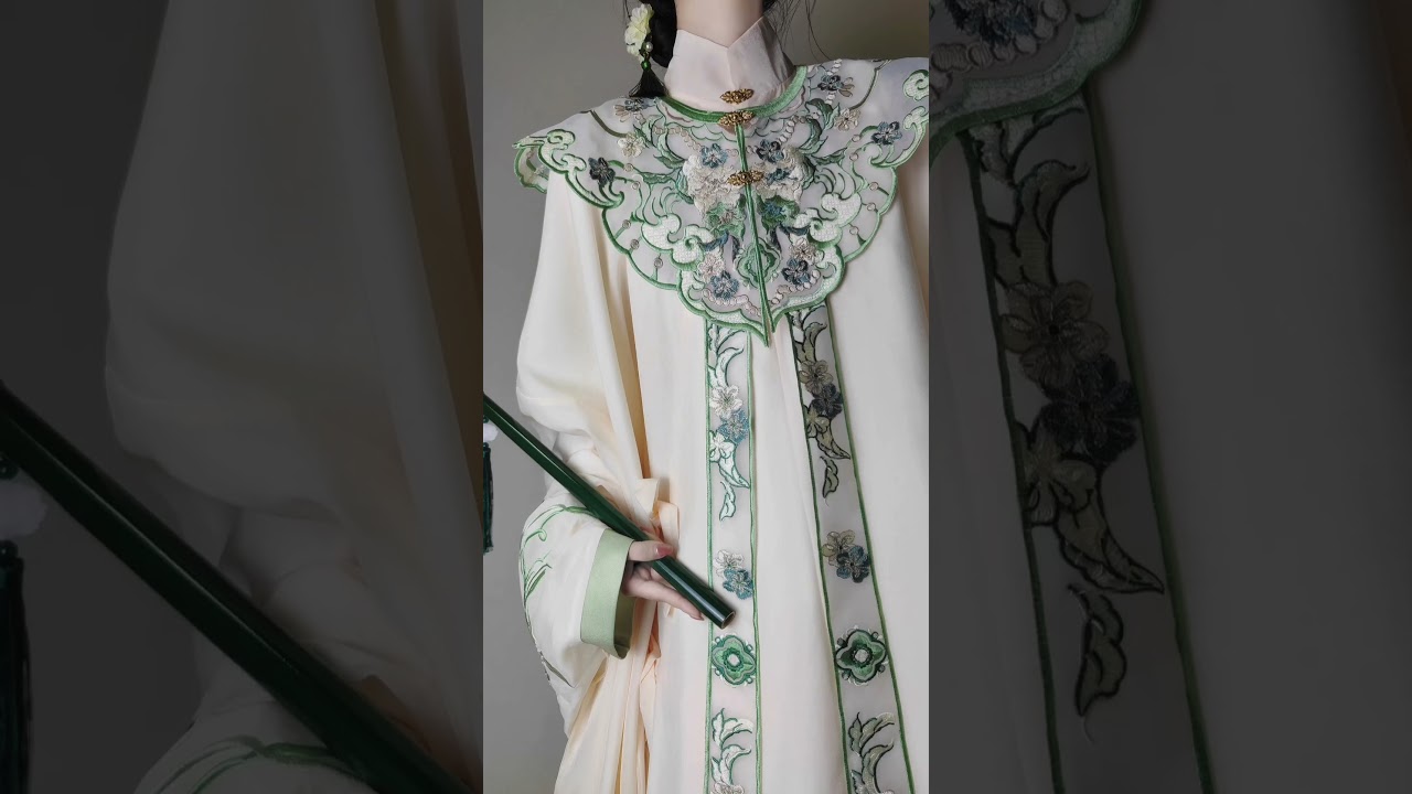 Ethereal Beauty: White Hanfu with Delicate Embroidered Cloud Shoulder  #culturalheritage #fashion