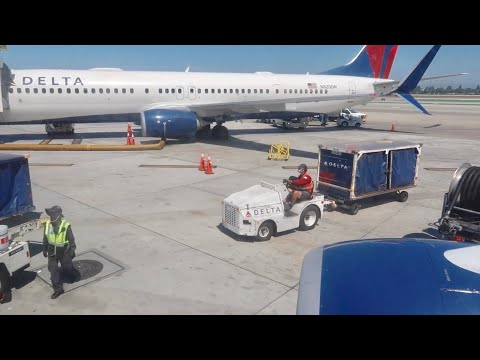 image-How far is lax from Orlando?