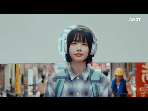 あのちゃん、ジェラードン西本ばりの&ldquo;通り抜け技&rdquo;披露！？　ノイズキャンセリングヘッドホン「WA-Q1」新WEB　CM