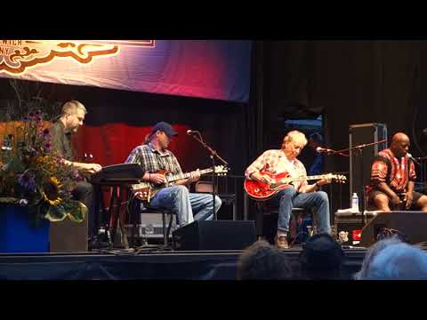 Elvin Bishop's Big Fun Trio - Fooled Around and Fell in Love