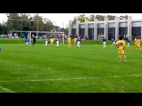 Phelix räddar straff mot Ängelholms FF vid ställningen 3-1. Trellleborgs FF vann med 4-1.