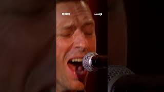 Coldplay perform Viva La Vida in the #R2PianoRoom 🧡