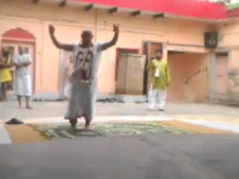 am-2012-07-10-Baba's Nritya