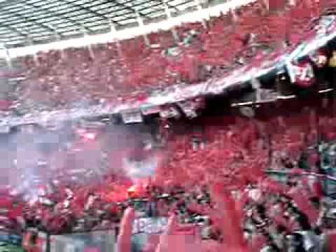"HINCHADA DE INDEPENDIENTE COPANDO EL CILINDRO 2007" Barra: La Barra del Rojo • Club: Independiente