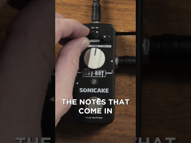 Vídeo relacionado con SONICAKE Auto Wah Pedal de efectos Guitarra Bajo Filtro de envolvente Funky Cry-Bot