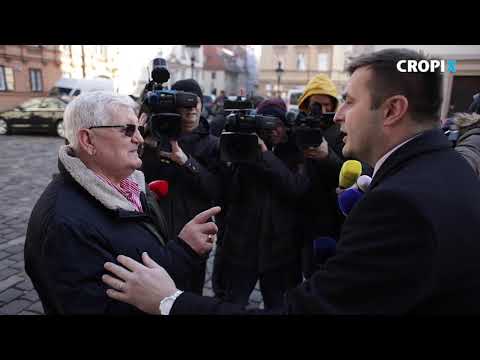 Antun Babic docekao pred Banskim dvorima ministre s transparenteom