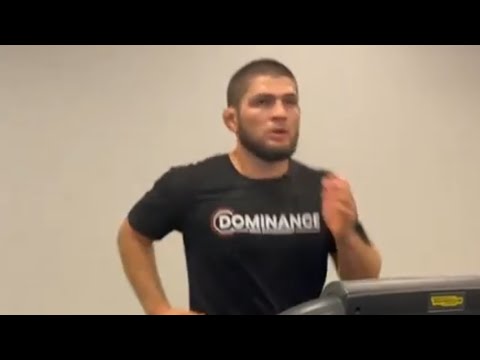 KHABIB S'ENTRAÎNE PENDANT LE RAMADAN