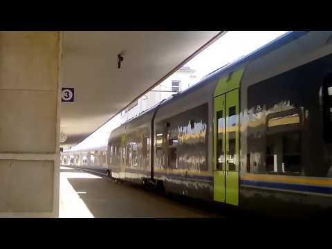 Minuetto ME 095 DTR in partenza da Catania Centrale diretto a a Messina Centrale