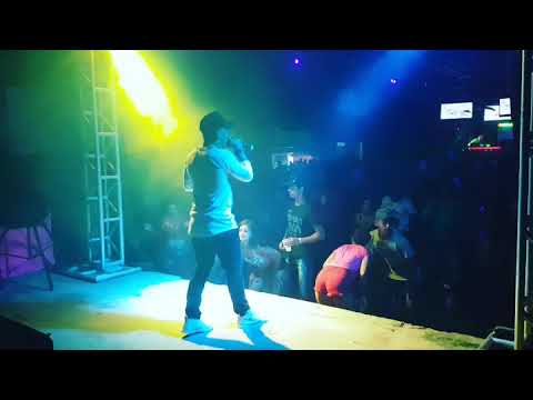 Mc LK vevo - Beat Famosão - Aovivo