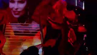 Gloria Trevi - Soñando / El Fin Del Mundo / Lo Perros Tristes (Isla Divina Tour)