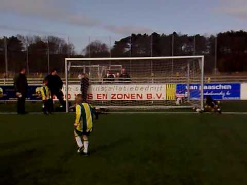 Luuk stopt penalty F13 Graaf Willem | www.mindthegapcommunicatie.nl