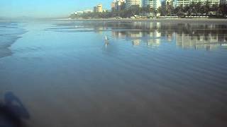 preview picture of video 'Caminhando na Praia - Riviera de São Lourenço 06.07.2013'