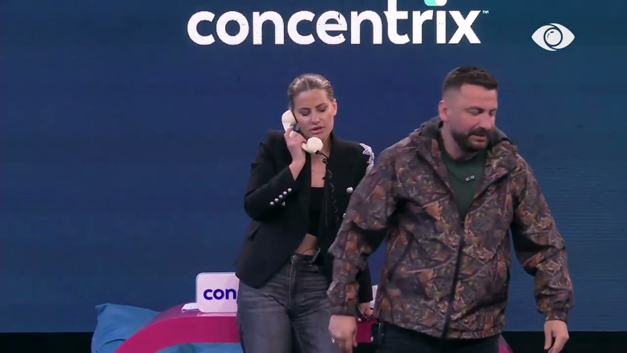 Valbona i përgjigjet telefonatës në anglisht