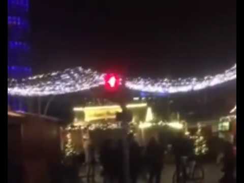 LKW rast in Menschenmenge in Berlin! Terror Anschlag in Berlin! Bereits 12 Tode! #PrayForBerlin