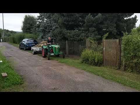 Mit dem Normag Oldtimer Traktor beim Holztransport