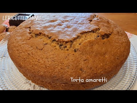 Almond and chocolate amaretti cake