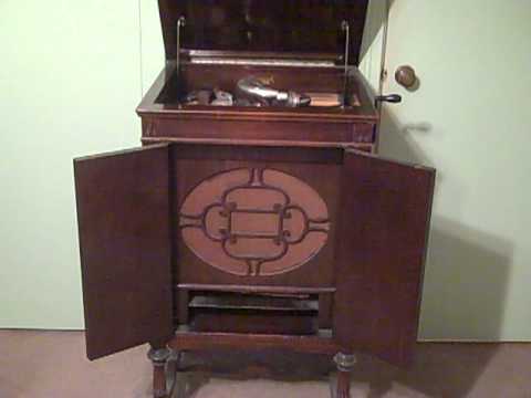 MORGAN CLARK MUSIC MASTERS FRANK SYLVANO - I'M SAVING SATURDAY NIGHT FOR YOU - ROARING 20'S.MP4