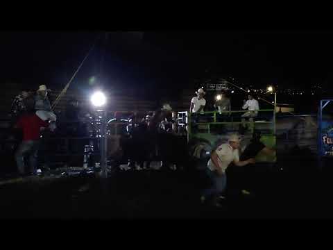 The best play of the night in the 3 de Agosto neighborhood #jaripeo #bullfighting #sones #dances