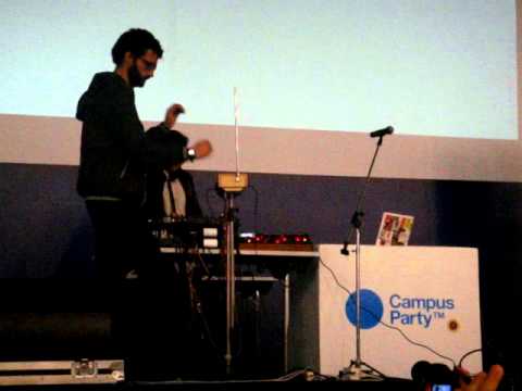 Demostración de Theremin - Campus Party #CPCO4