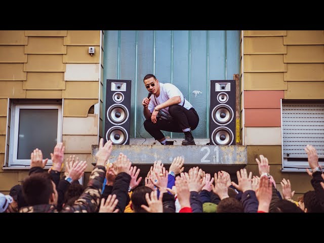 Video zu 'Famous' ansehen