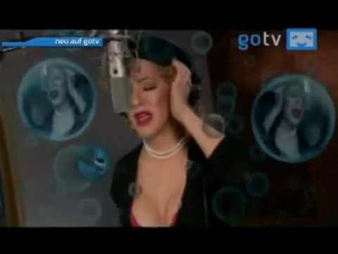 Christina Aguilera with Missy Elliot Car Wash