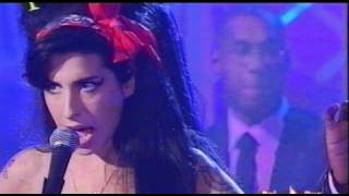Amy Winehouse - Back To Black - Live On Italian Tv - 04-11-2007.avi
