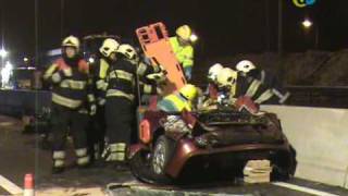 preview picture of video 'Peters Hotnews: Auto ramt pijlwagen op A2 Vinkeveen'