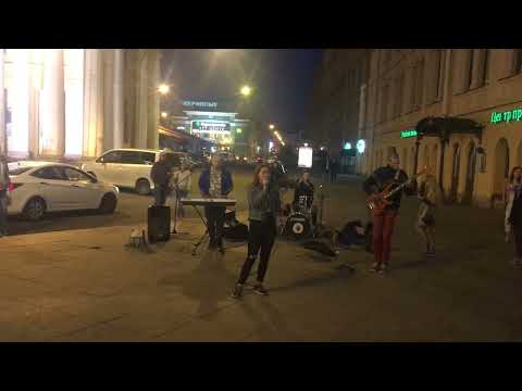 Я солдат-I'm a soldier, Стоял и плакал за прекрасный голос