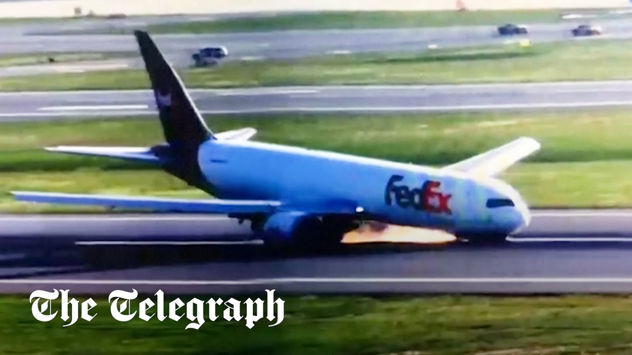 انزلقت طائرة بوينغ 767 عن المدرج بعد عطل في جهاز الهبوط